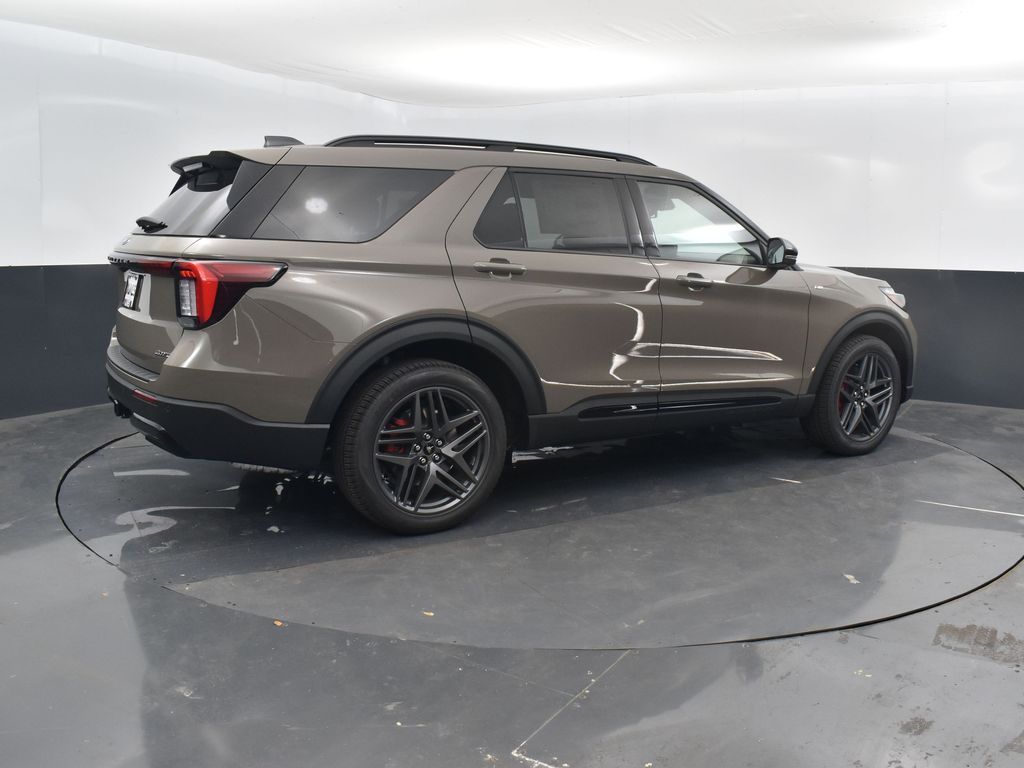 2026 Ford Explorer ST-Line photo 2