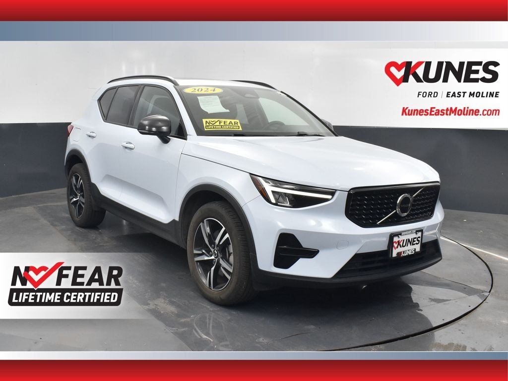 Used 2024 Volvo XC40 B5 Core SUV