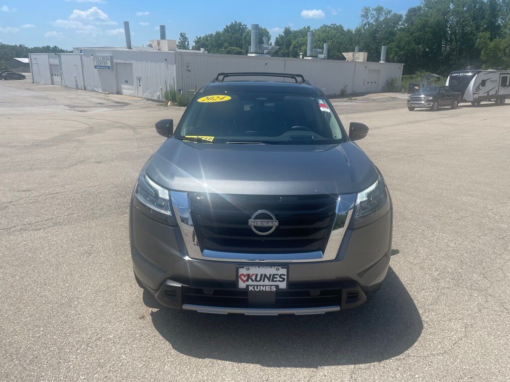 Used 2024 Nissan Pathfinder Platinum SUV