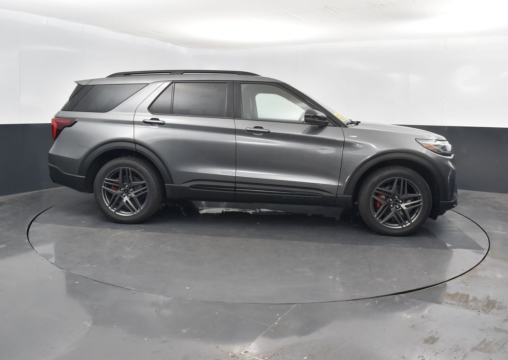 2026 Ford Explorer ST-Line photo 3