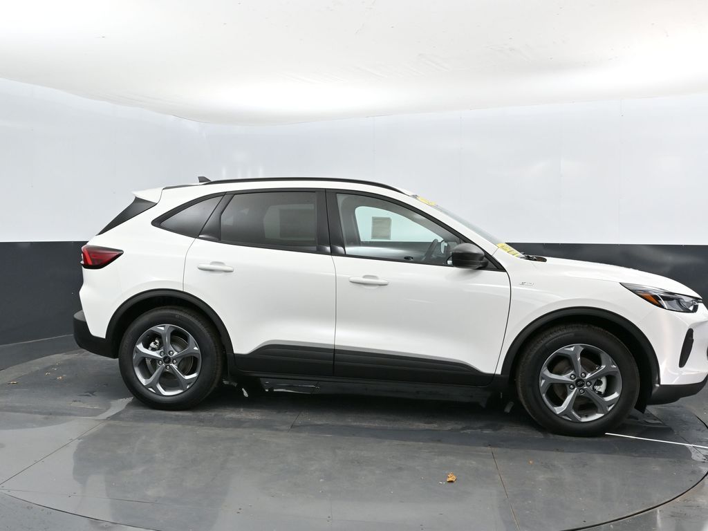 2025 Ford Escape ST-Line photo 3
