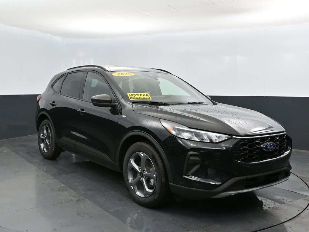 2025 Ford Escape ST-Line photo 4