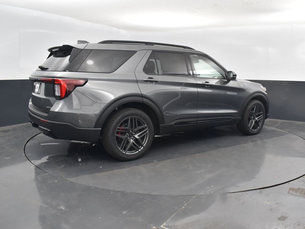 2026 Ford Explorer ST-Line photo 2
