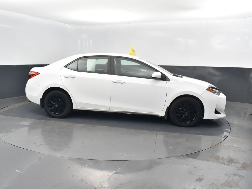 2018 Toyota Corolla L photo 3