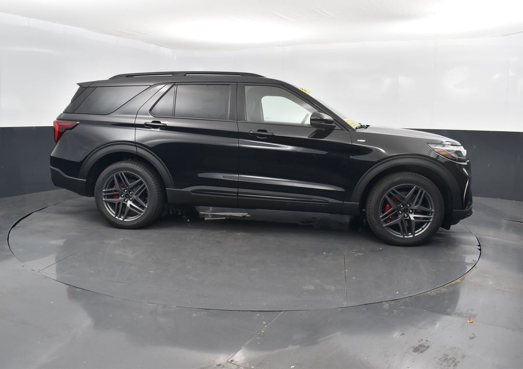 2025 Ford Explorer ST-Line photo 3
