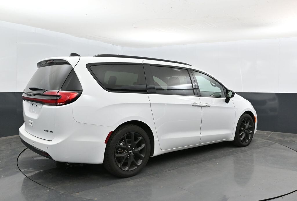 Used 2025 Chrysler Pacifica Limited Van Passenger Van
