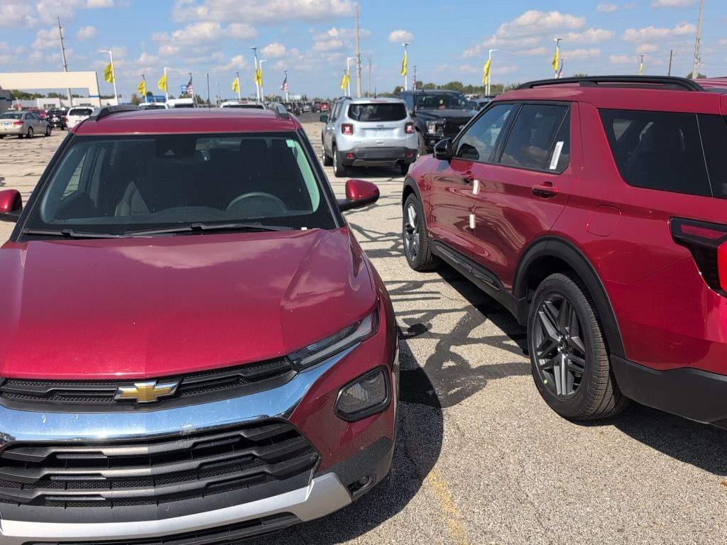 2021 Chevrolet Trailblazer LT photo 2