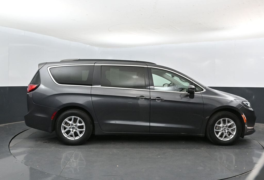Used 2022 Chrysler Pacifica Touring L Van Passenger Van