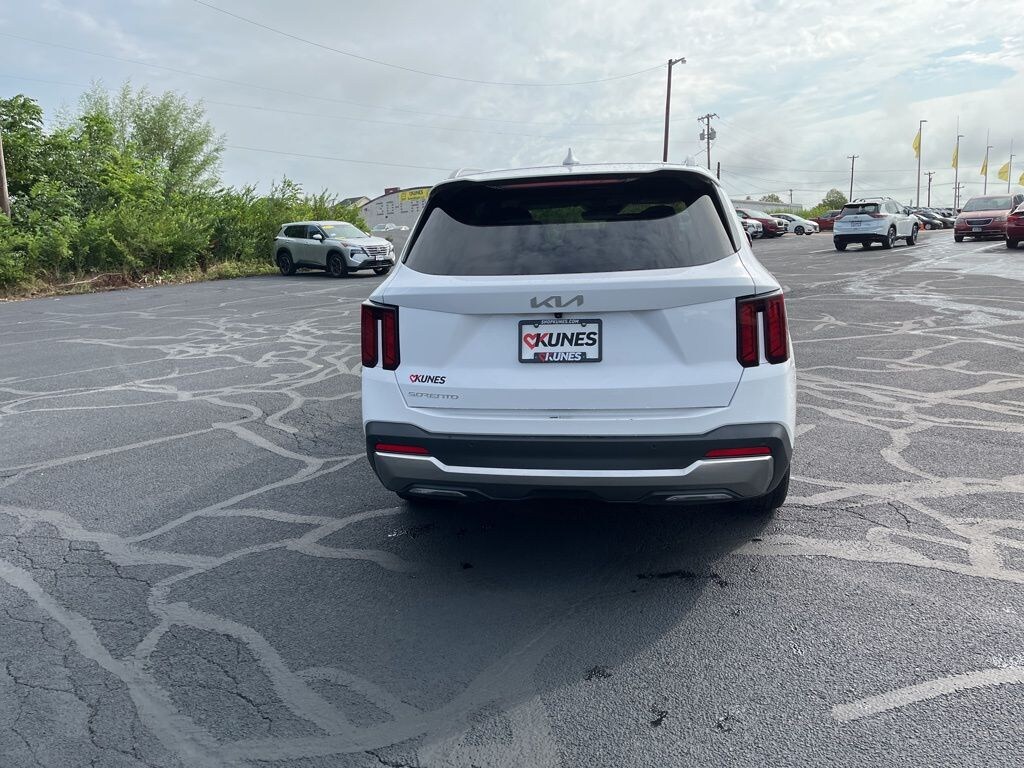 Used 2024 Kia Sorento S SUV
