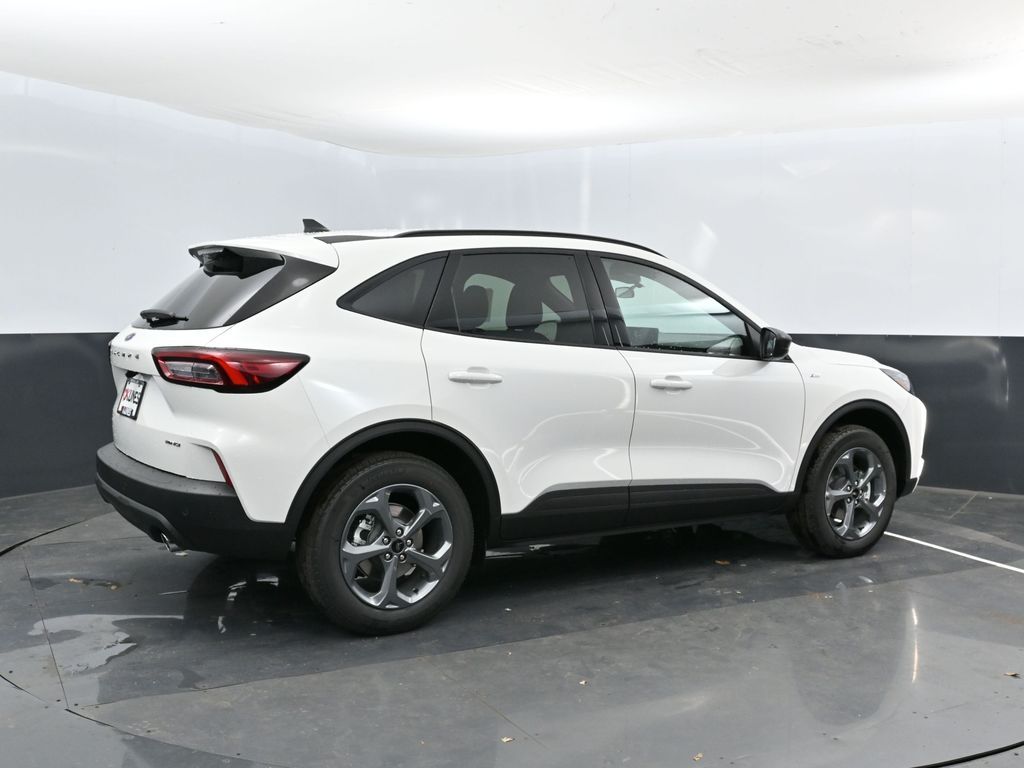 2026 Ford Escape ST-Line photo 2