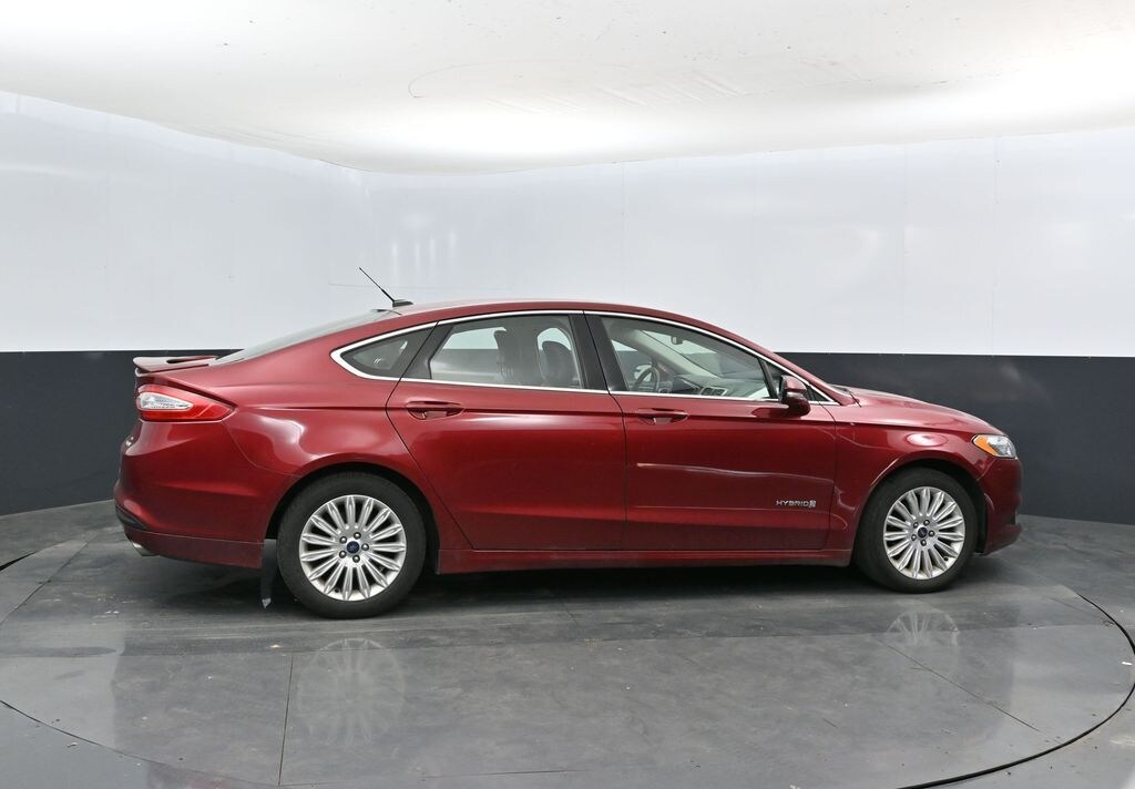 Used 2016 Ford Fusion Hybrid SE Sedan