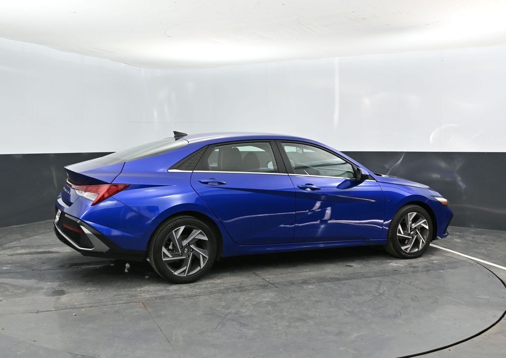 Used 2025 Hyundai Elantra SEL Convenience Sedan
