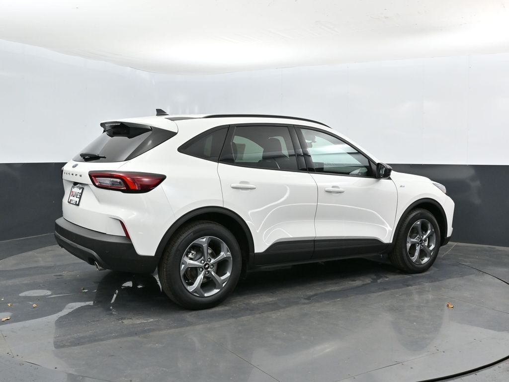 2025 Ford Escape ST-Line photo 2