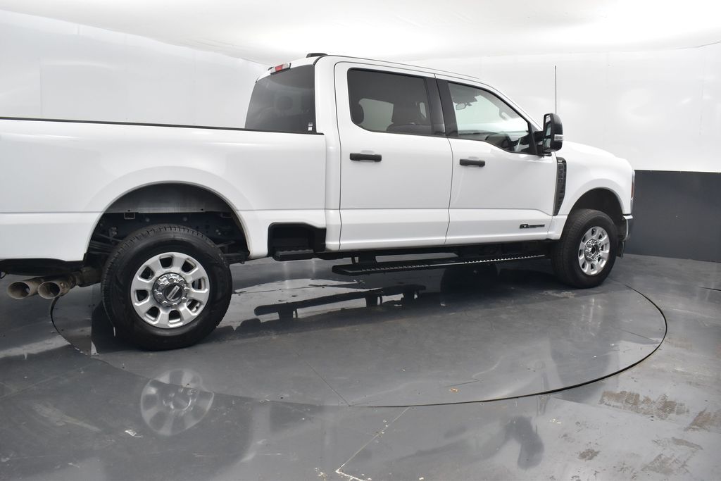2024 Ford F-350 XLT photo 2