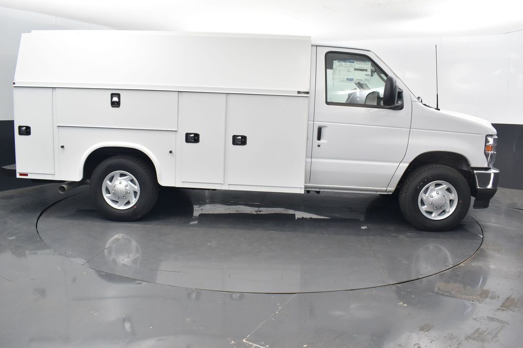 2026 Ford E-350 XL photo 3