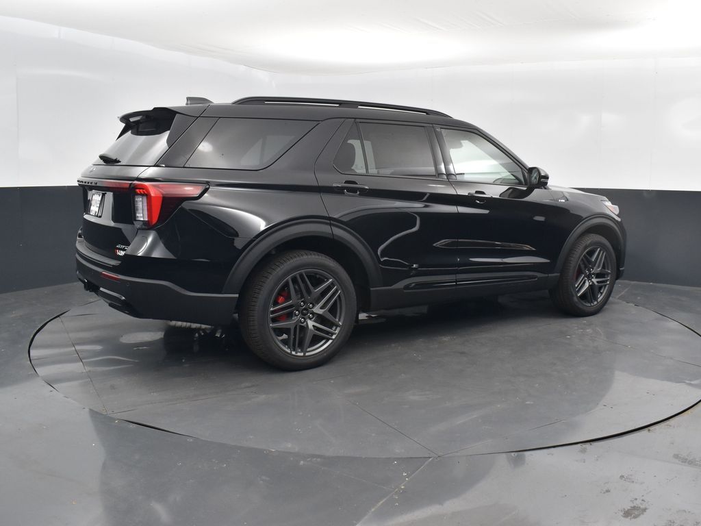 2025 Ford Explorer ST-Line photo 2