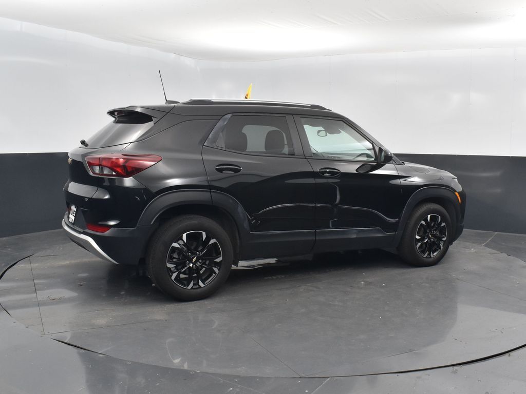 2023 Chevrolet Trailblazer LT photo 2