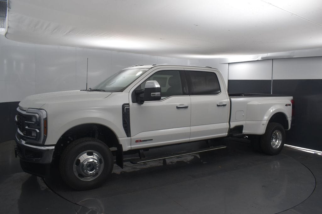 New 2026 Ford F-350 Lariat DRW Truck Crew Cab
