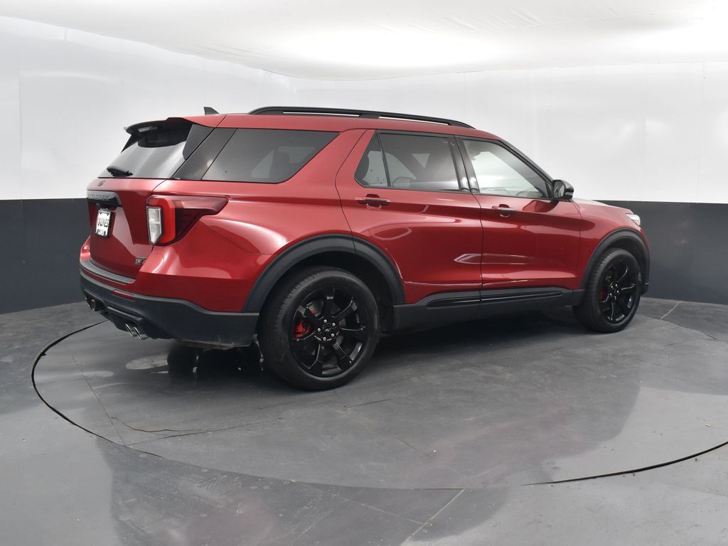 2022 Ford Explorer ST photo 2