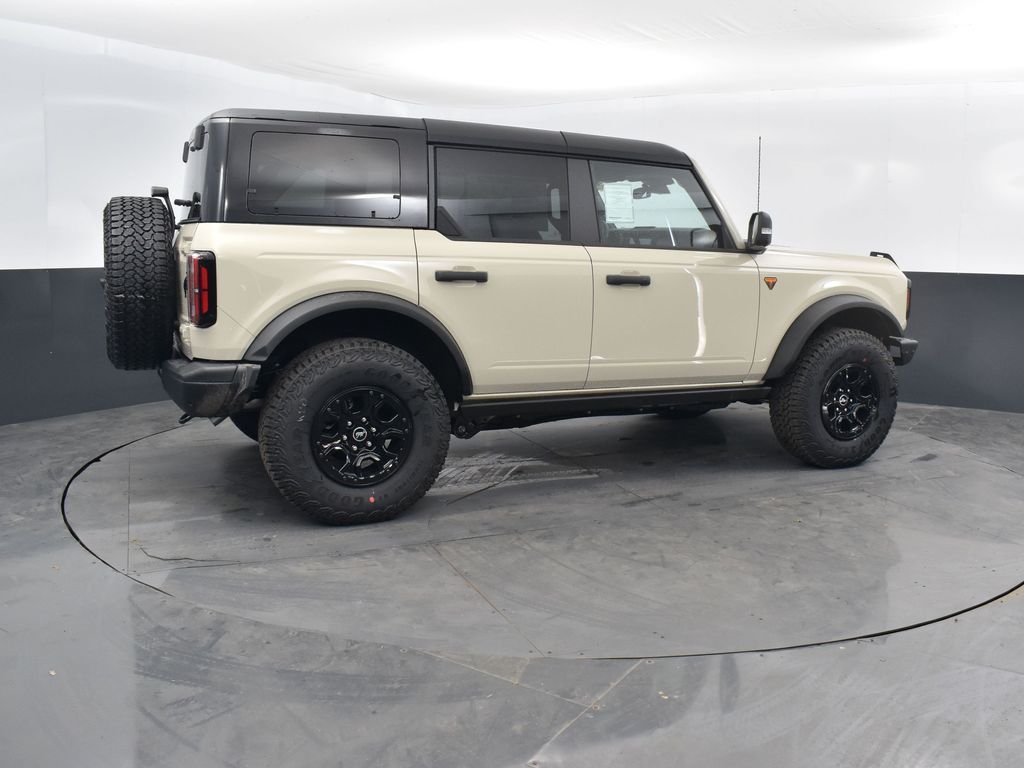 2025 Ford Bronco Badlands photo 2