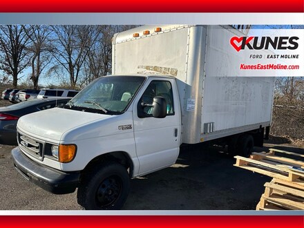 2004 Ford E-350 Cutaway Standard Cutaway Truck