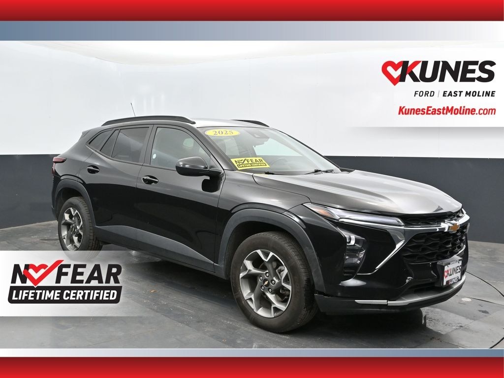 Used 2025 Chevrolet Trax LT SUV