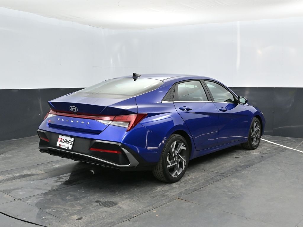 Used 2025 Hyundai Elantra SEL Convenience Sedan