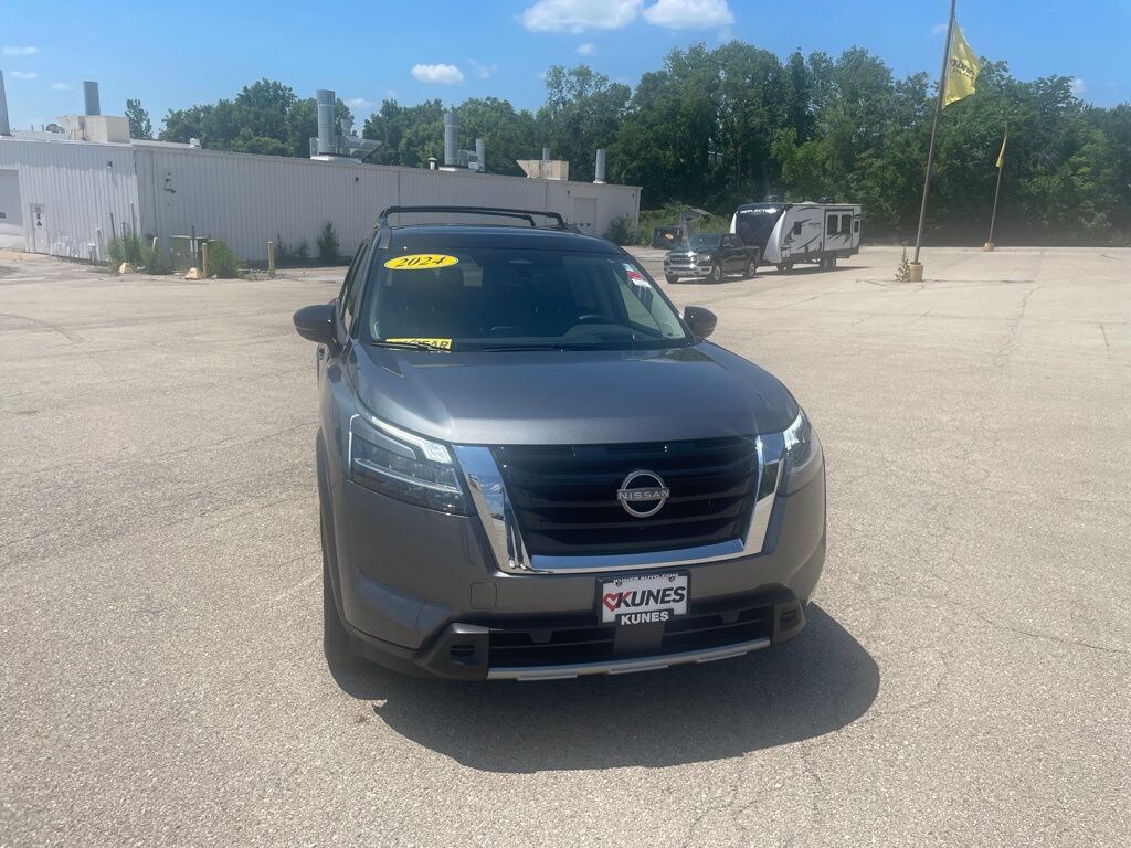 Used 2024 Nissan Pathfinder Platinum SUV