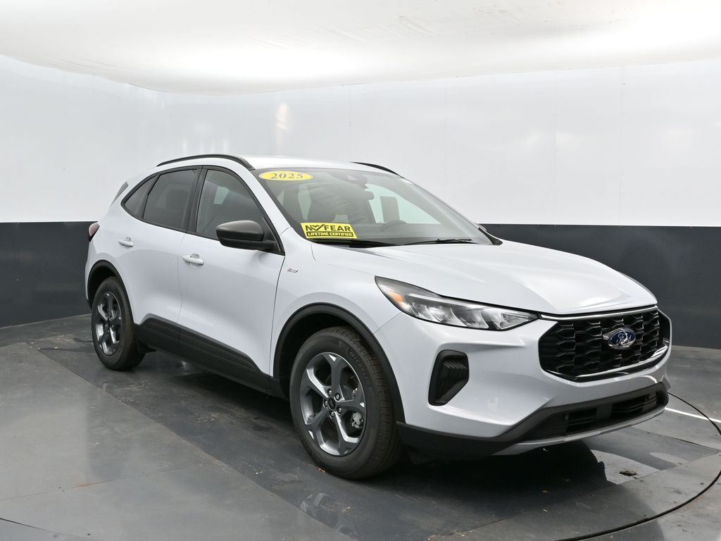 2025 Ford Escape ST-Line photo 4