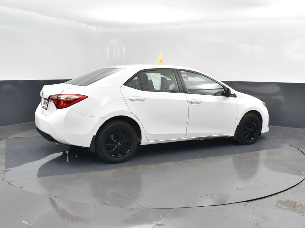 2018 Toyota Corolla L photo 2