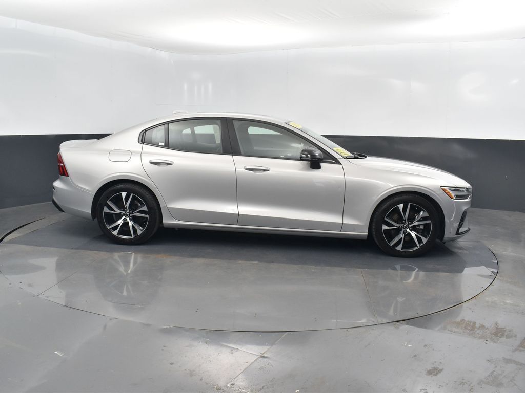2024 Volvo S60 B5 Core photo 2