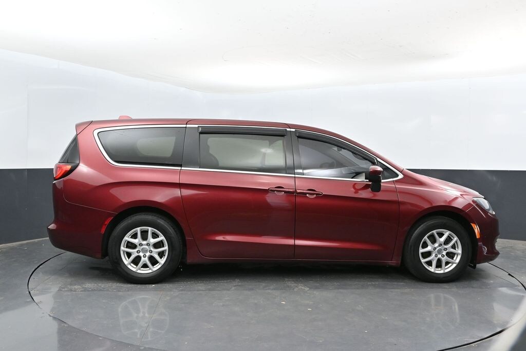 Used 2017 Chrysler Pacifica LX Van