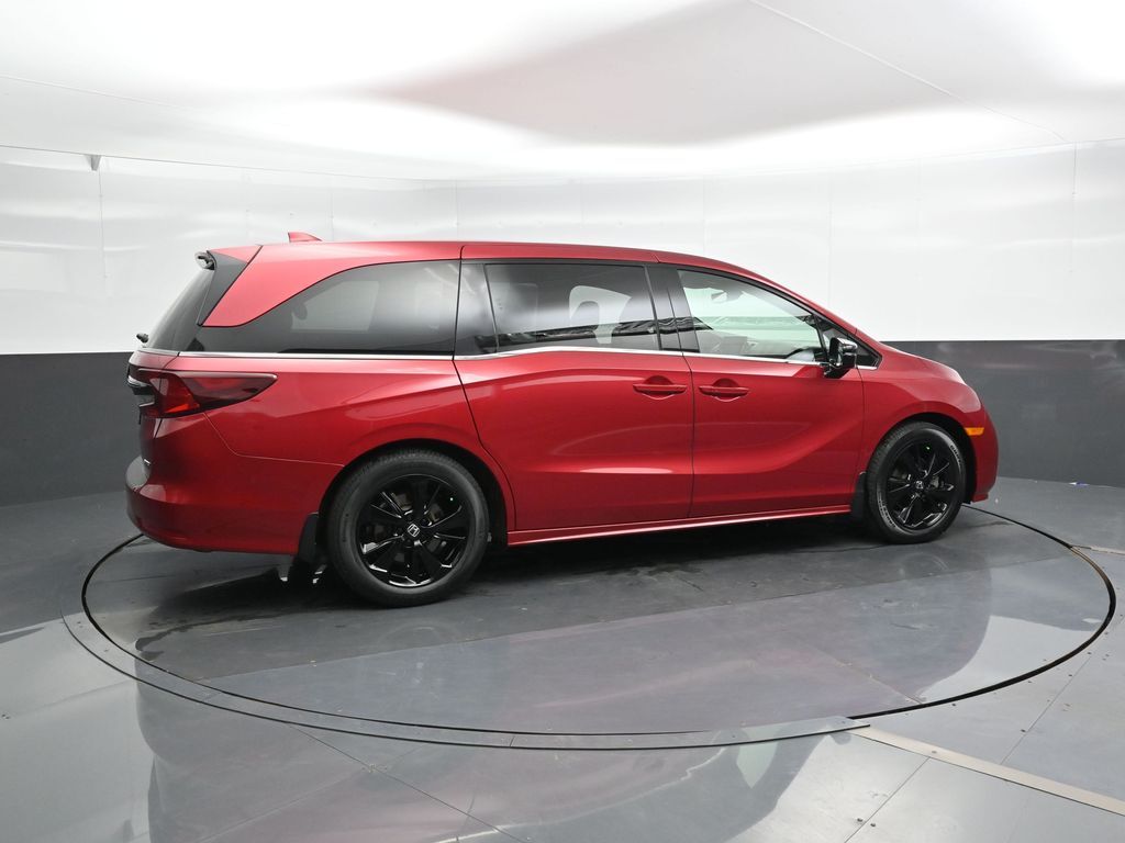 2023 Honda Odyssey Sport photo 2