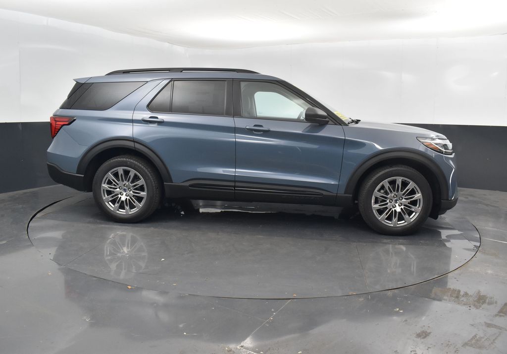 2026 Ford Explorer photo 2