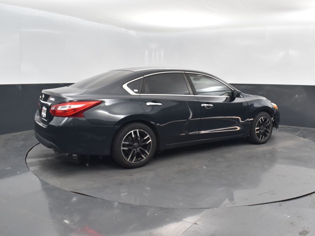 2016 Nissan Altima 2.5 S photo 2