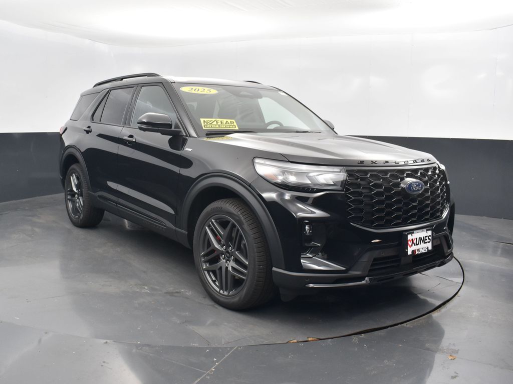 2025 Ford Explorer ST-Line photo 4
