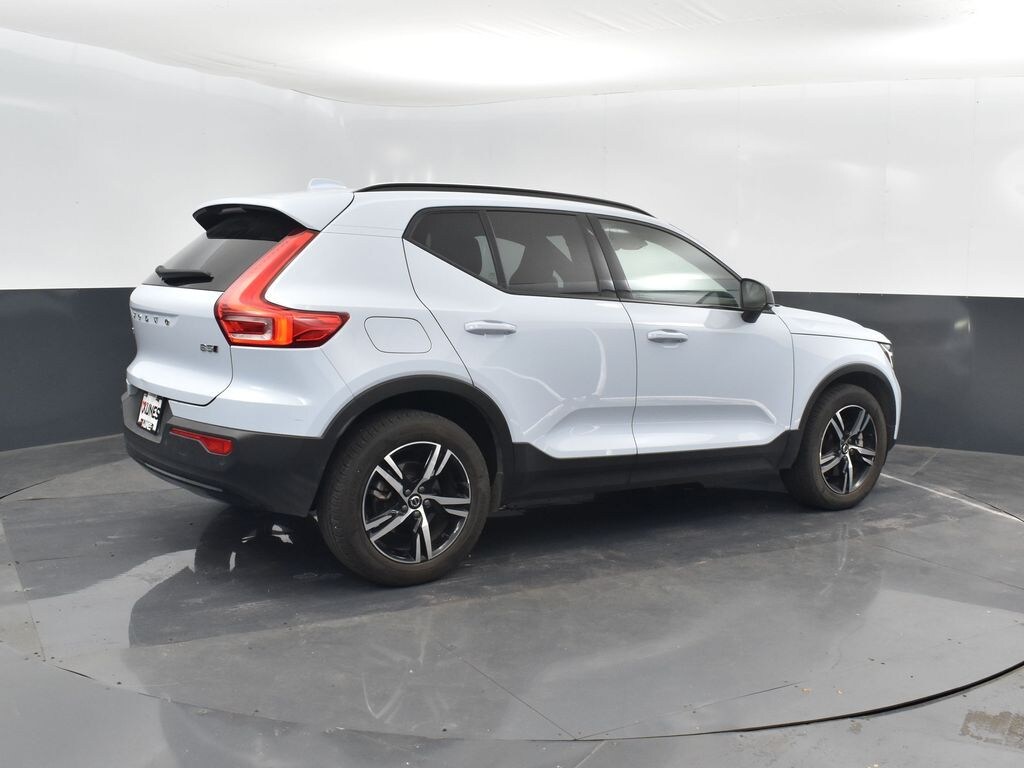 Used 2024 Volvo XC40 B5 Core SUV