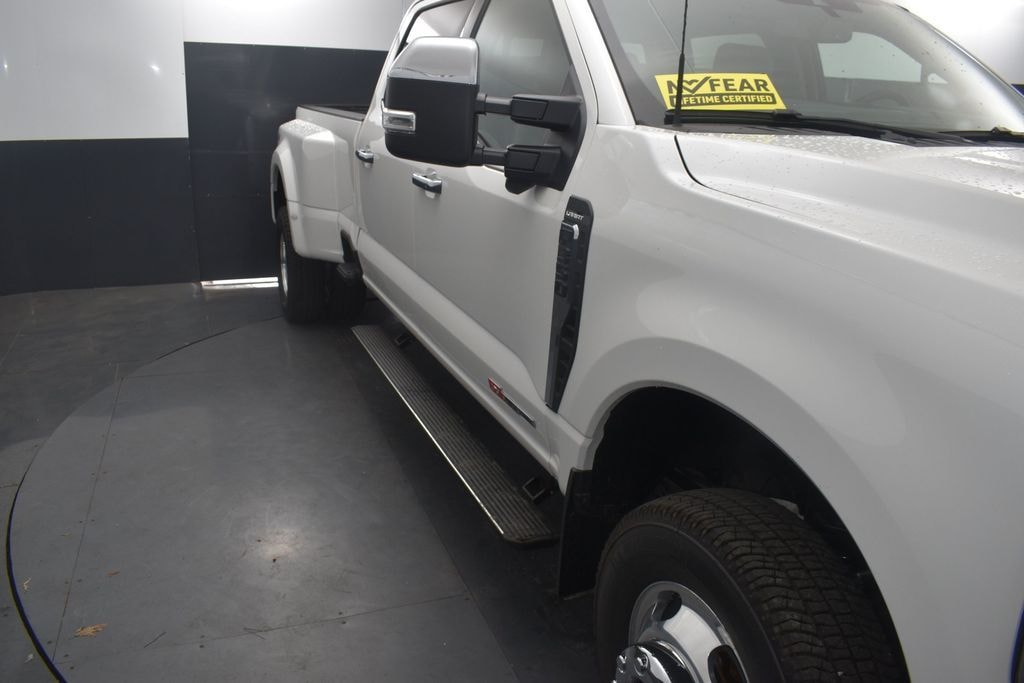 New 2026 Ford F-350 Lariat DRW Truck Crew Cab