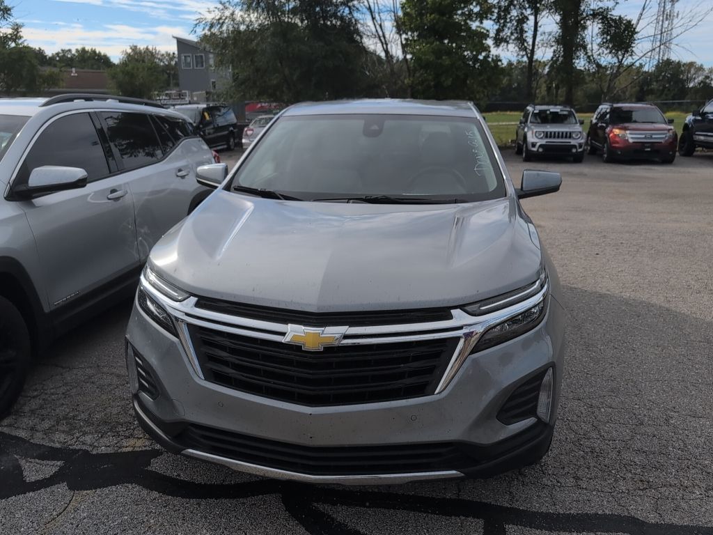2024 Chevrolet Equinox LT photo 2