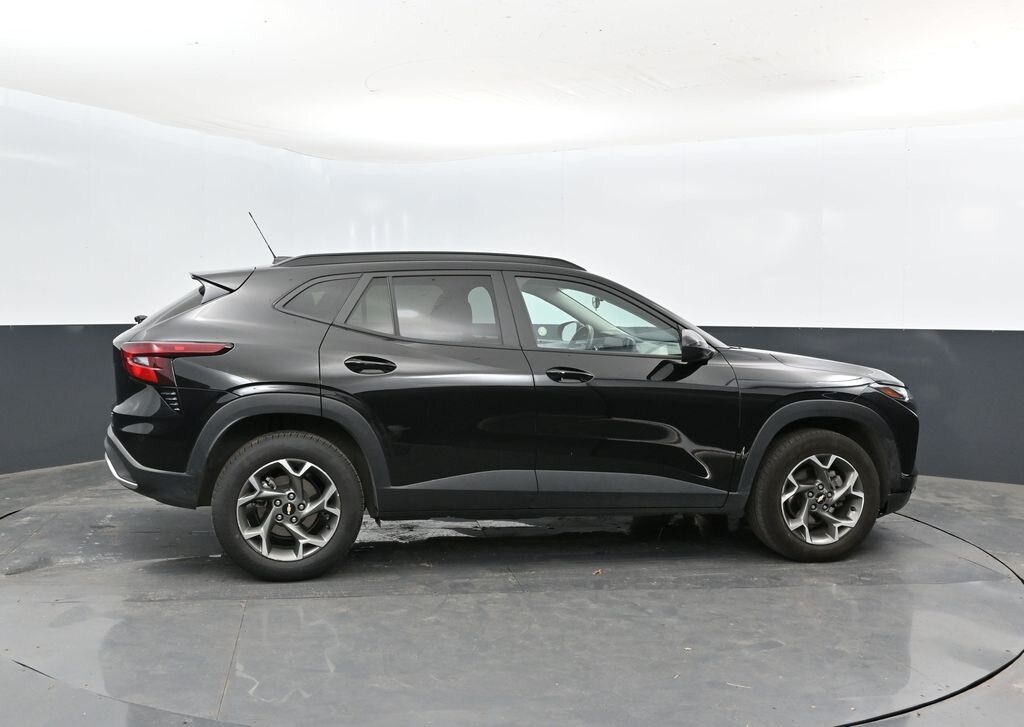 Used 2025 Chevrolet Trax LT SUV