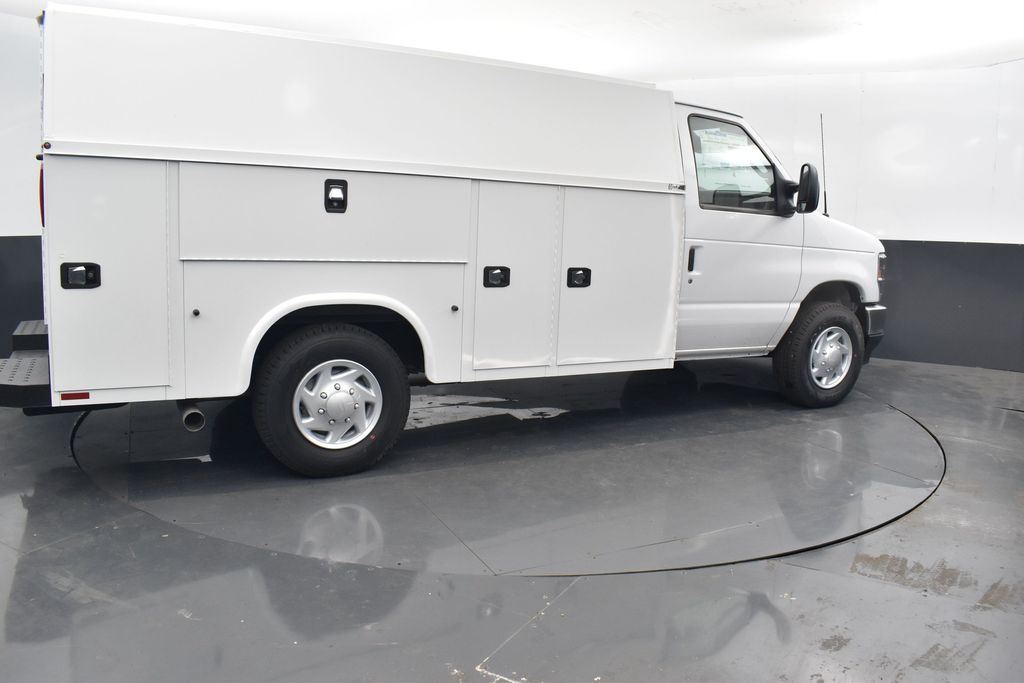 2026 Ford E-350 XL photo 2