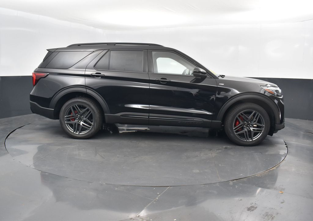 2025 Ford Explorer ST-Line photo 3