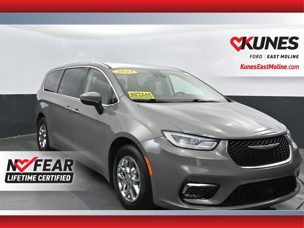 Used 2023 Chrysler Pacifica Touring L Van Passenger Van