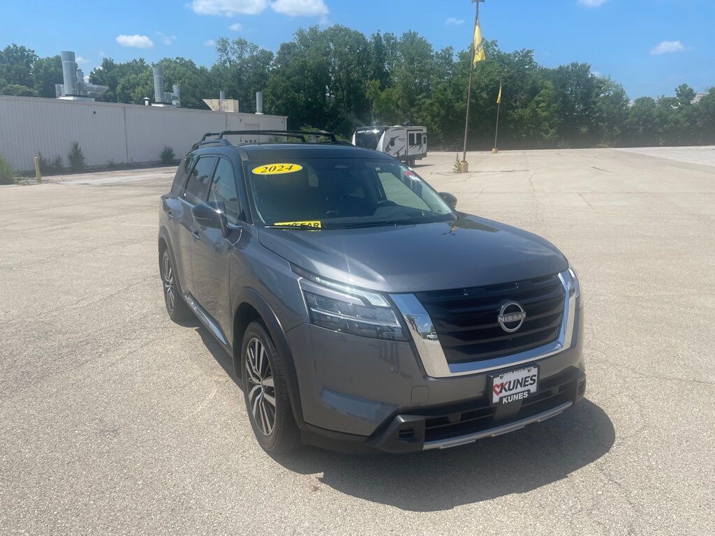 Used 2024 Nissan Pathfinder Platinum SUV