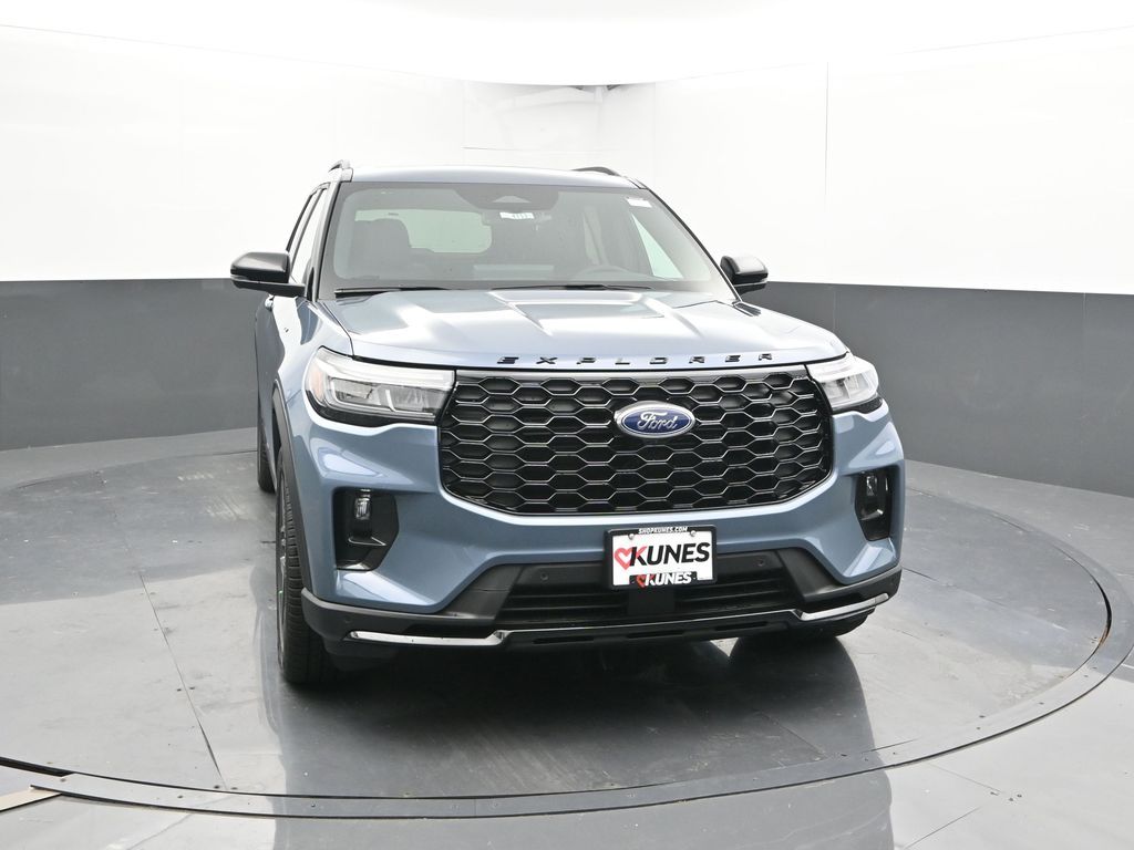 2025 Ford Explorer ST-Line photo 2