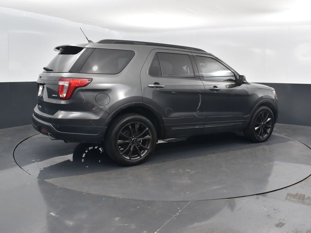 2018 Ford Explorer XLT photo 2