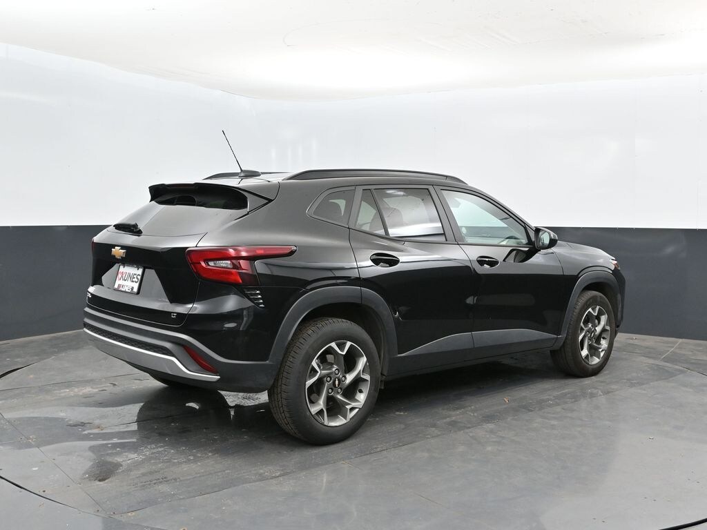 Used 2025 Chevrolet Trax LT SUV