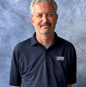 Staff member Tom Houzenga from 25029e9c4dd0