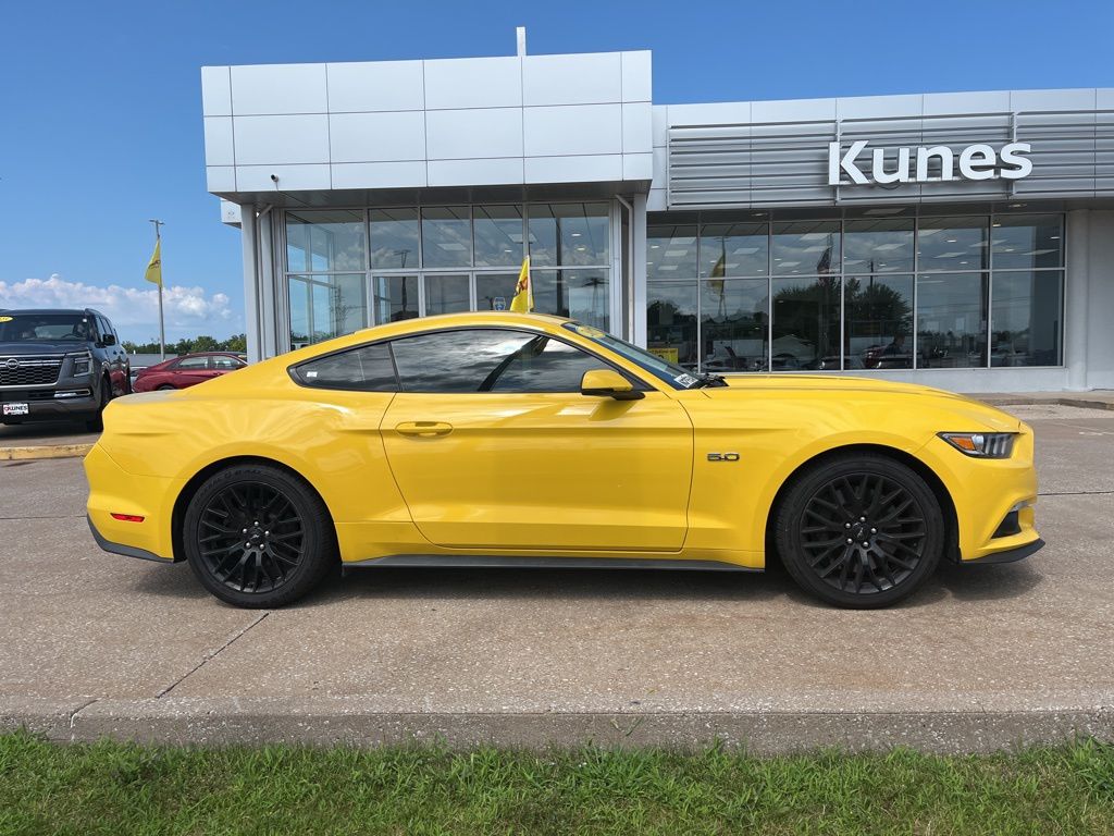 2017 Ford Mustang GT Premium photo 2