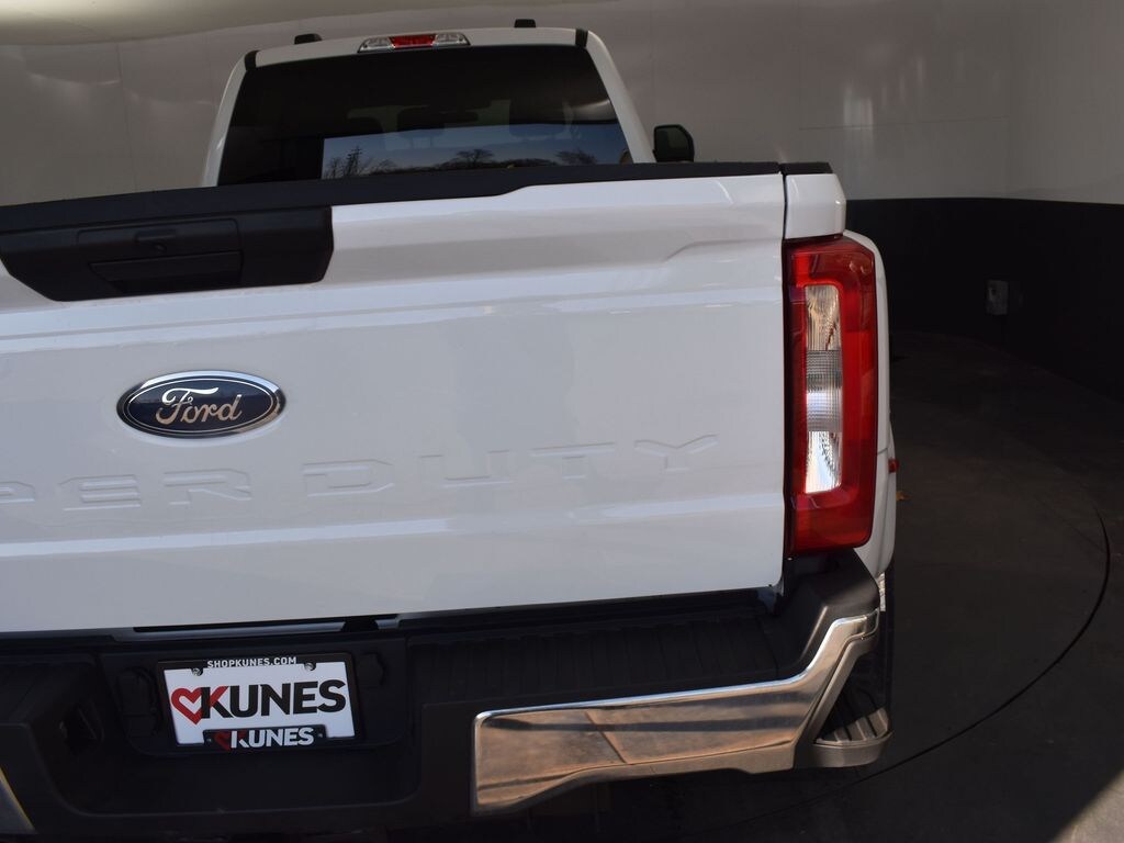 Used 2025 Ford F-350 XLT DRW Truck Crew Cab